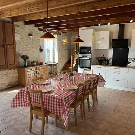 Casa vacanze Les Volets Bleus Saint-Saviol