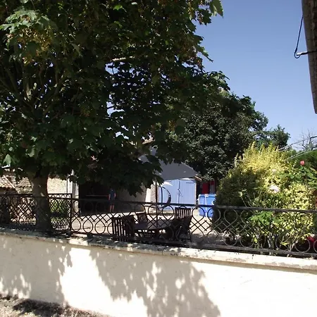 Casa vacanze Les Volets Bleus Saint-Saviol