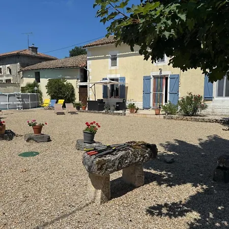 Casa vacanze Les Volets Bleus Saint-Saviol